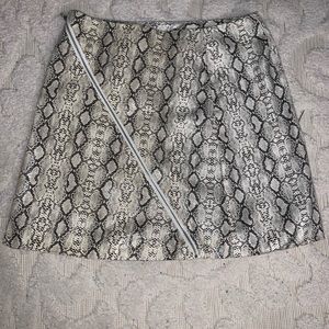 SNAKESKIN PLEATHER MINI SKIRT